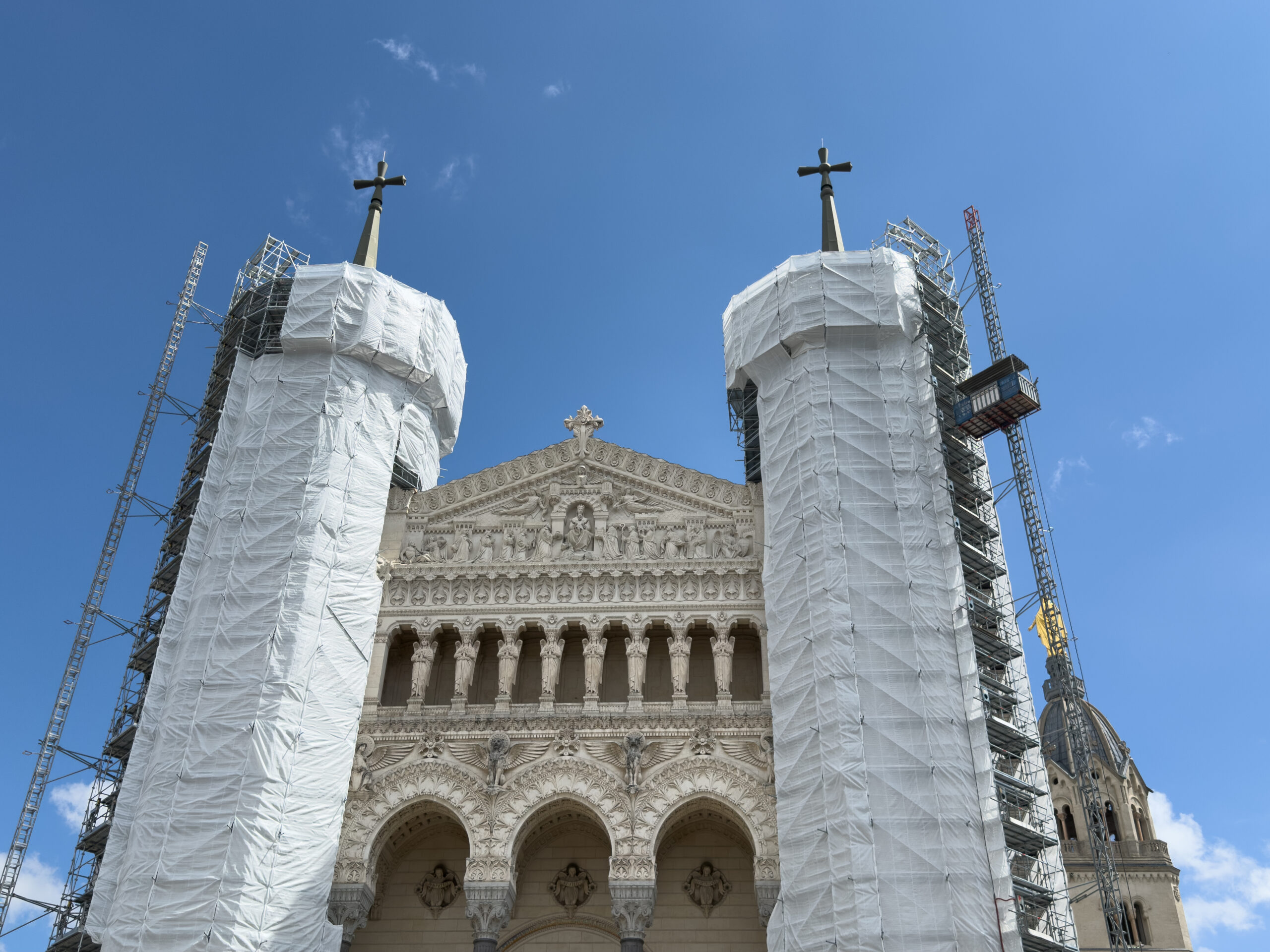 Fourvière prend de la hauteur : TUBESCA-COMABI déploie un échafaudage de 67 mètres pour restaurer la basilique lyonnaise